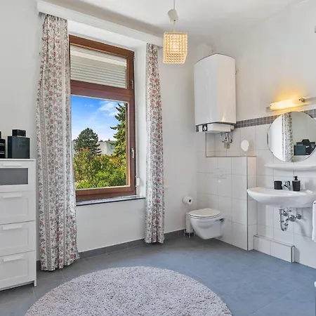 Baroque Style Townhome W Garden & Parking Id101 Hébergement de vacances *