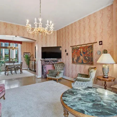 Baroque Style Townhome W Garden & Parking Id101