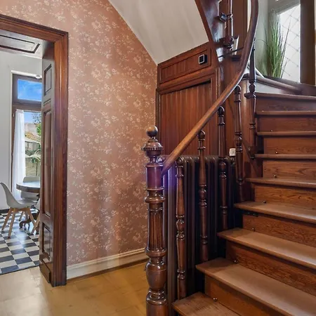 Baroque Style Townhome W Garden & Parking Id101 *